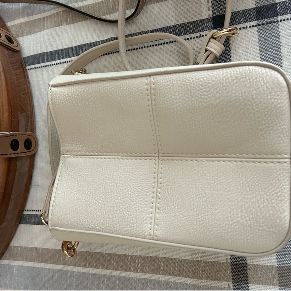 Universal Thread Cream Crossbody Bag - Picture 1 of 2
